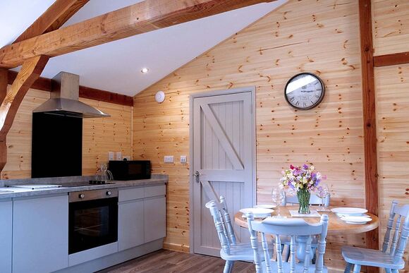 Stable Lodge - Peckmoor Farm Lodges, Crewkerne