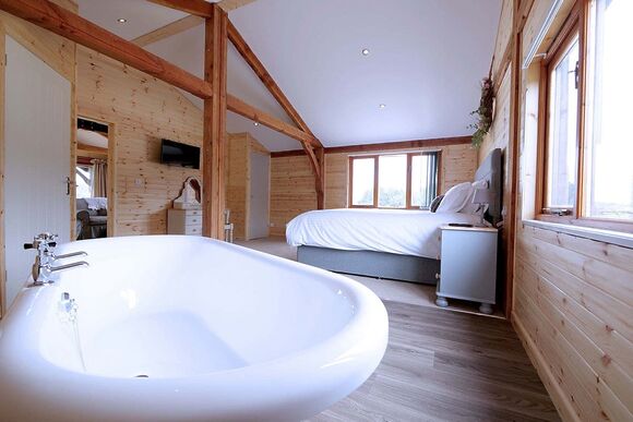Stable Lodge - Peckmoor Farm Lodges, Crewkerne