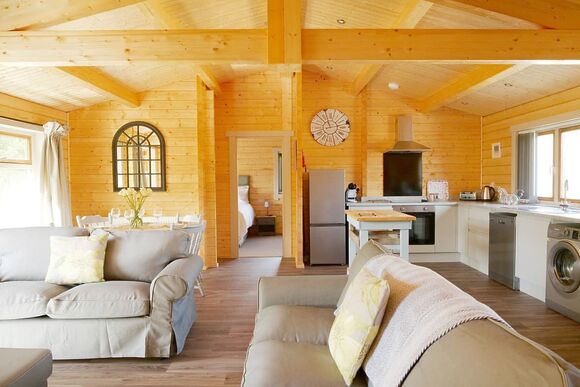 Pilsdon Perch - Peckmoor Farm Lodges, Crewkerne