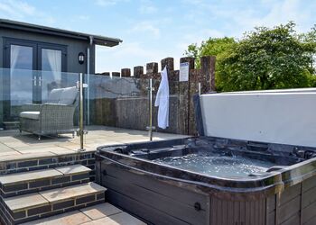 Cariad Y Mor Lodge - Penally Grange, Tenby