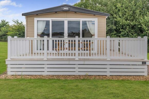 Gold Premium Caravan, parking, ensuite, deck & SV P, Gold Premium Caravan, parking, ensuite, deck & SV - Pendine Sands, Pendine, Nr Carmarthen