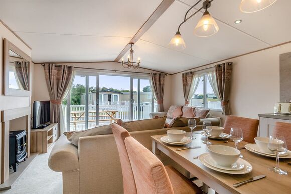 Gold Premium Caravan, parking, ensuite, deck & SV P, Gold Premium Caravan, parking, ensuite, deck & SV - Pendine Sands, Pendine, Nr Carmarthen