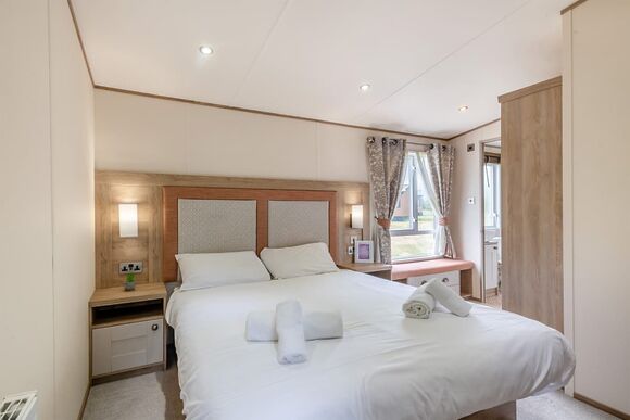 Gold Premium Caravan, parking, ensuite, deck & SV, Gold Premium Caravan, parking, ensuite, deck & SV P - Pendine Sands, Pendine, Nr Carmarthen