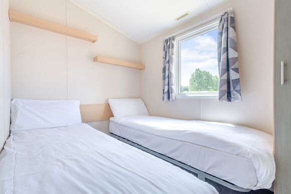 Silver Caravan with parking & decking 6 - Pendine Sands, Pendine, Nr Carmarthen