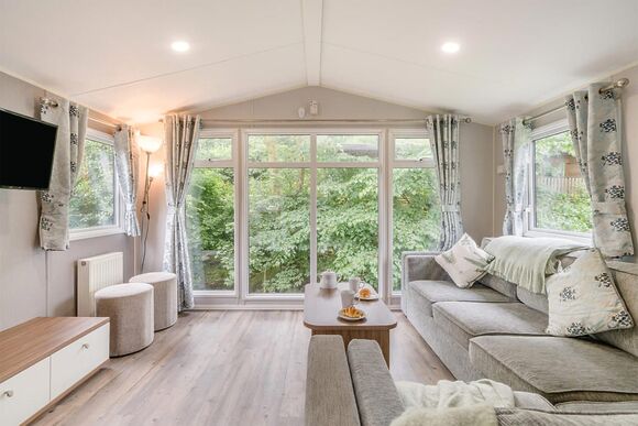 Gold Premium 2  Caravan slps 6 parking, Gold Premium Caravan with parking - Pendine Sands, Pendine, Nr Carmarthen