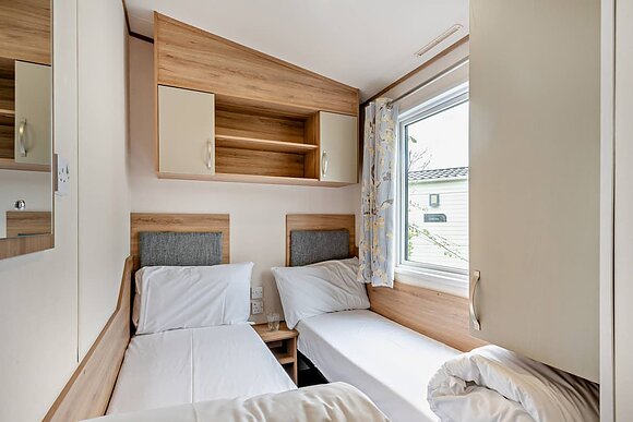 Gold 2 Caravan slps 6 Accessible  parking, decking P - Pendine Sands, Pendine, Nr Carmarthen