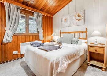 Hawthorn Spa - Penllwyn Lodges, Garthmyl, Montgomery