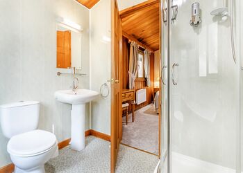 Hawthorn Spa - Penllwyn Lodges, Garthmyl, Montgomery