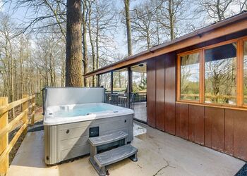 Foxglove - Penllwyn Lodges, Garthmyl, Montgomery