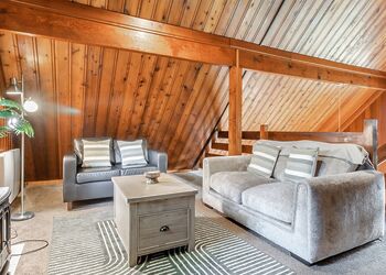 The Mountain Spa - Penllwyn Lodges, Garthmyl, Montgomery