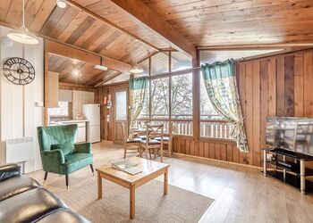 Pines Spa - Penllwyn Lodges, Garthmyl, Montgomery