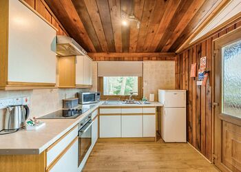 Pines Spa - Penllwyn Lodges, Garthmyl, Montgomery