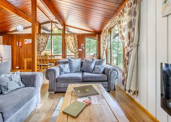 The Sycamores Spa - Penllwyn Lodges, Garthmyl, Montgomery