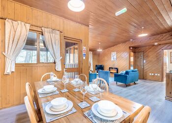 The Squirrels Drey - Penllwyn Lodges, Garthmyl, Montgomery