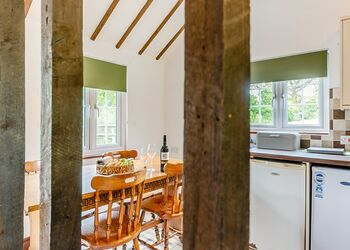 Stablings Cottage - Penllwyn Lodges, Garthmyl, Montgomery