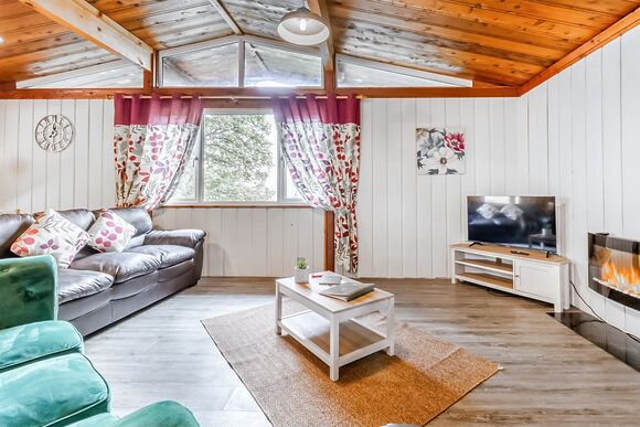 Crow&rsquo;s Nest - Penllwyn Lodges, Garthmyl, Montgomery