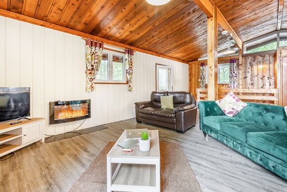 Crow&rsquo;s Nest - Penllwyn Lodges, Garthmyl, Montgomery