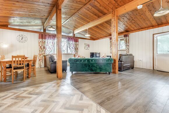 Crow&rsquo;s Nest - Penllwyn Lodges, Garthmyl, Montgomery