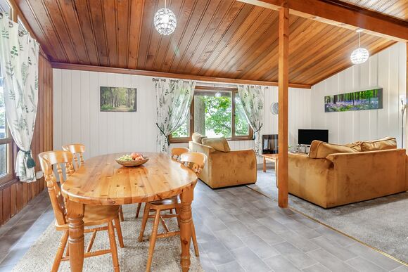 Hawthorn Spa - Penllwyn Lodges, Garthmyl, Montgomery