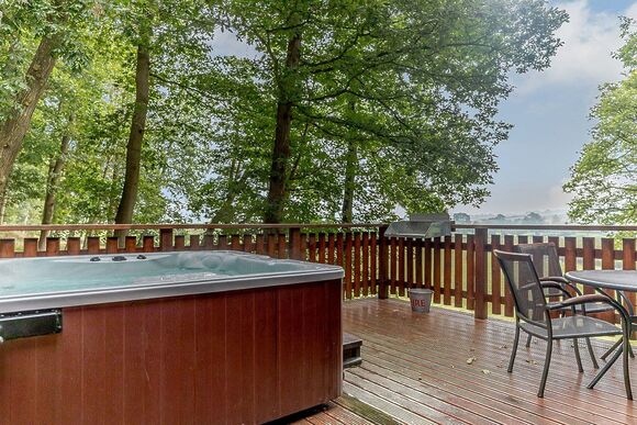 Hawthorn Spa - Penllwyn Lodges, Garthmyl, Montgomery