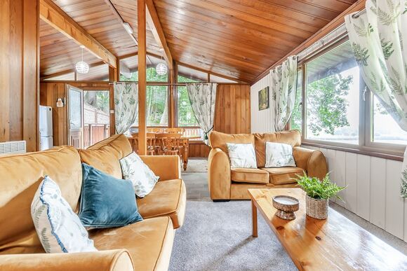 Hawthorn Spa - Penllwyn Lodges, Garthmyl, Montgomery