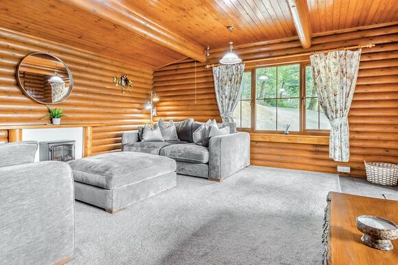 The Log Spa - Penllwyn Lodges, Garthmyl, Montgomery