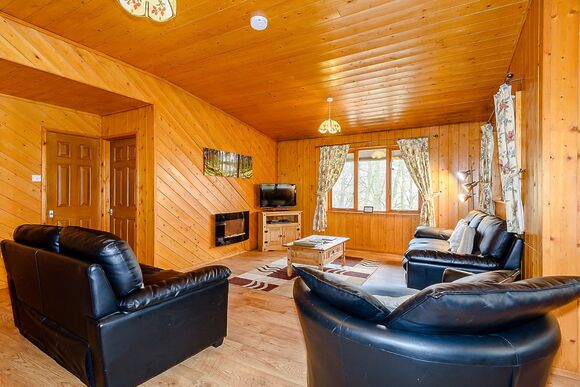 Foxglove - Penllwyn Lodges, Garthmyl, Montgomery