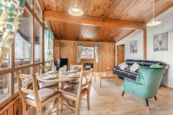 Pines Spa - Penllwyn Lodges, Garthmyl, Montgomery