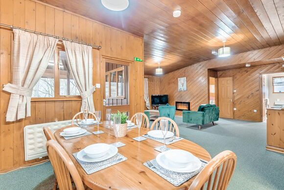 The Larches Spa - Penllwyn Lodges, Garthmyl, Montgomery