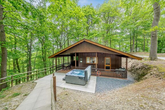 The Larches Spa - Penllwyn Lodges, Garthmyl, Montgomery