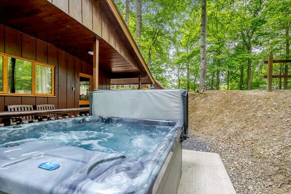 The Larches Spa - Penllwyn Lodges, Garthmyl, Montgomery