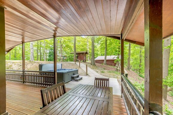 The Larches Spa - Penllwyn Lodges, Garthmyl, Montgomery