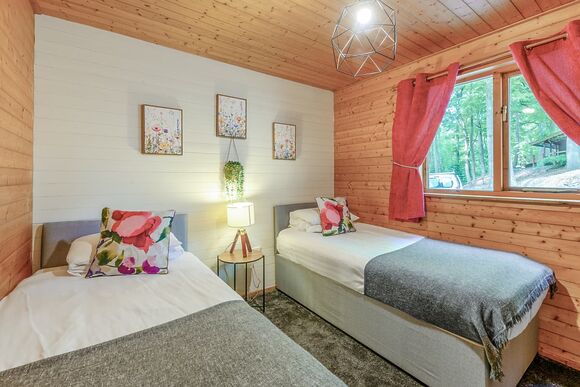 The Saplings - Penllwyn Lodges, Garthmyl, Montgomery