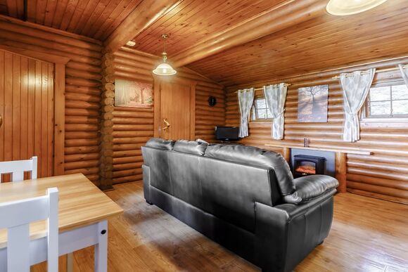 Little Lodge - Penllwyn Lodges, Garthmyl, Montgomery