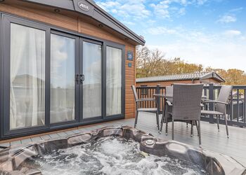 Dinas Premier Pet Friendly - Wayfind Pennant Park, Holywell