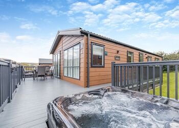 Coron Premier Pet Friendly - Wayfind Pennant Park, Holywell