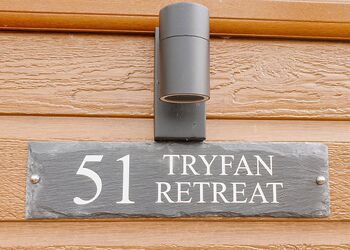 Tryfan Retreat - Pen-y-Garth Lodges, Bala,