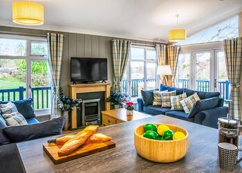 Yr Arenig - Pen-y-Garth Lodges, Bala,