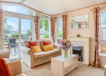 Buttercup 4 Pet - Pen-y-Garth Lodges, Bala,