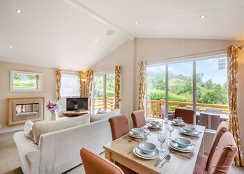 Foxglove 6 Platinum Pet - Pen-y-Garth Lodges, Bala,