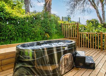 Saltbox Barn Lodges - Pen-y-Garth Lodges, Bala,