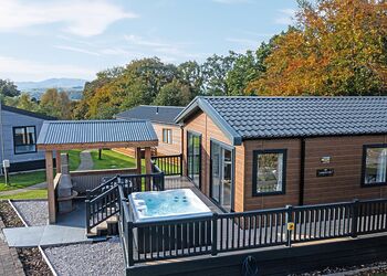 Tryweryn - Pen-y-Garth Lodges, Bala,
