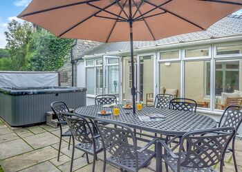 Pen-y-Garth Manor - Pen-y-Garth Lodges, Bala,