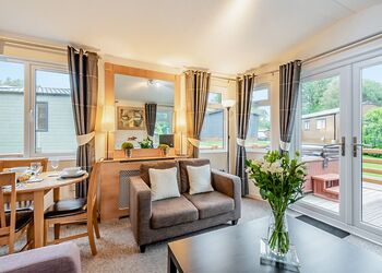 Buttercup 4 - Pen-y-Garth Lodges, Bala,