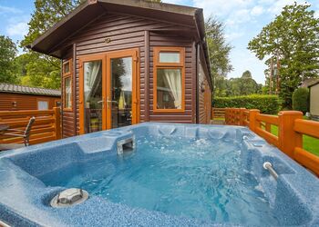 Buttercup 4 - Pen-y-Garth Lodges, Bala,