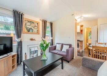 Buttercup 4 - Pen-y-Garth Lodges, Bala,