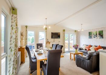 Buttercup 6 - Pen-y-Garth Lodges, Bala,