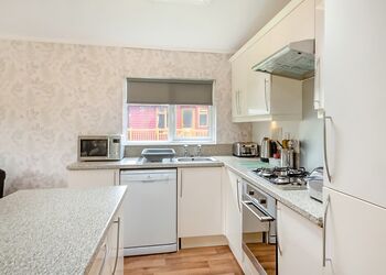 Buttercup 6 - Pen-y-Garth Lodges, Bala,