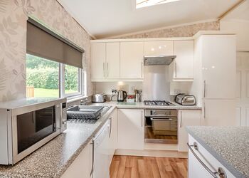 Buttercup 6 - Pen-y-Garth Lodges, Bala,