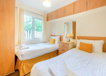 Buttercup 6 - Pen-y-Garth Lodges, Bala,